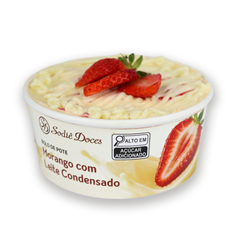 Bolo de Pote Morango com Leite Condensado